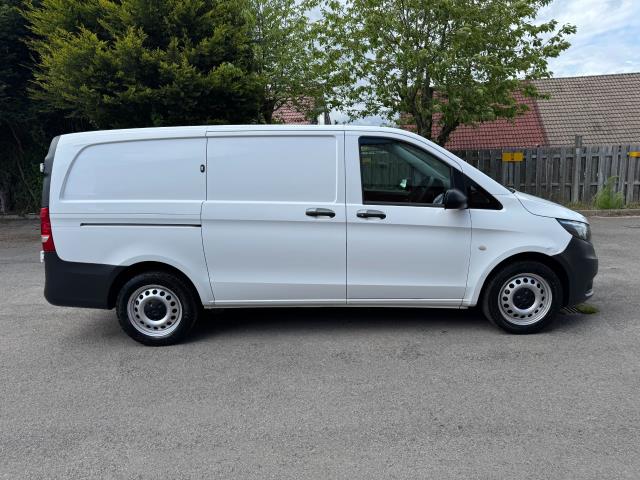 2022 Mercedes-Benz Vito 114 CDI L2 Progressive Van (KM72TEV) Image 10