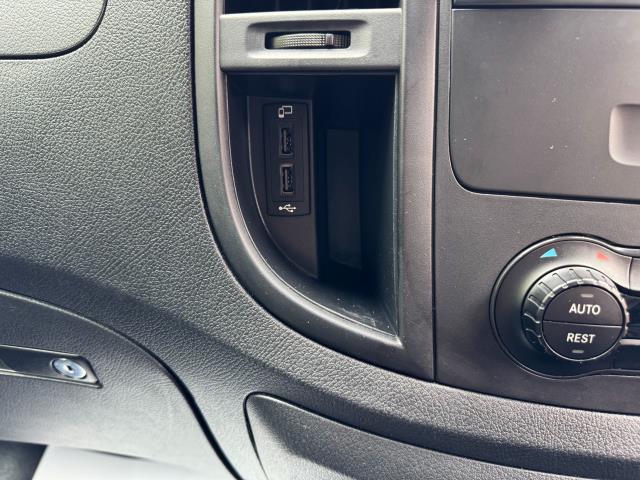2022 Mercedes-Benz Vito 114 CDI L2 Progressive Van (KM72TEV) Image 38