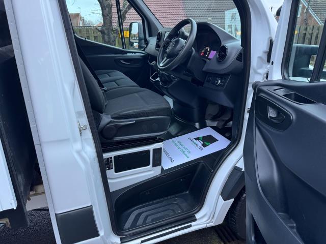 2022 Mercedes-Benz Sprinter 3.5T Progressive Tipper (KN71UFT) Image 13