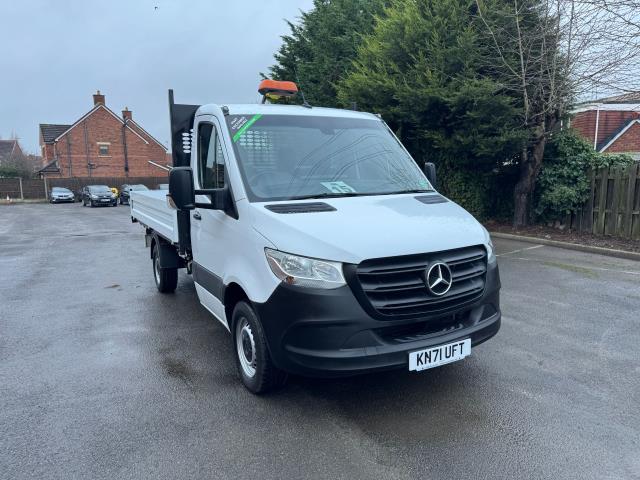 2022 Mercedes-Benz Sprinter 3.5T Progressive Tipper (KN71UFT) Image 2
