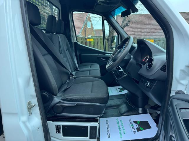 2022 Mercedes-Benz Sprinter 3.5T Progressive Tipper (KN71UFT) Image 15