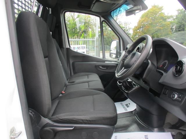 2022 Mercedes-Benz Sprinter 3.5T Progressive Tipper (KN71UFT) Image 12