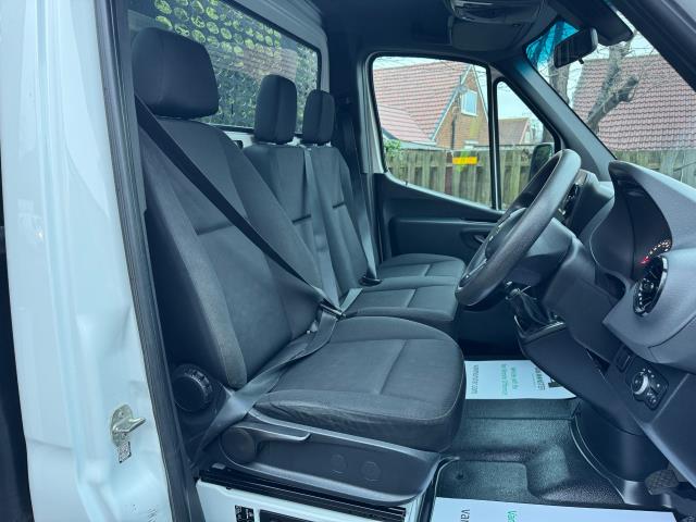 2022 Mercedes-Benz Sprinter 3.5T Progressive Tipper (KN71UFT) Image 16