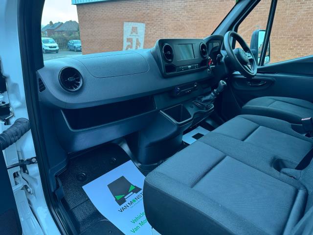 2022 Mercedes-Benz Sprinter 3.5T Progressive Tipper (KN71UFT) Image 33