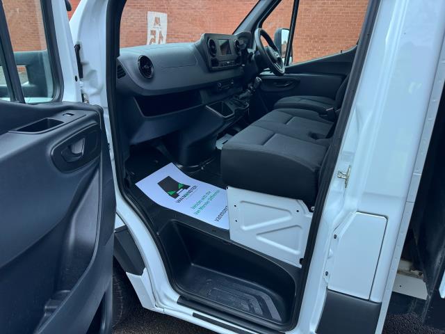 2022 Mercedes-Benz Sprinter 3.5T Progressive Tipper (KN71UFT) Image 32