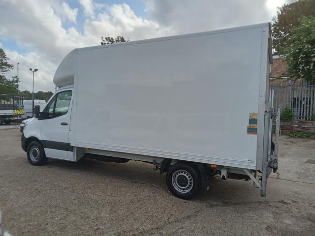 2021 Mercedes-Benz Sprinter 3.5T Progressive LUTON (KN71VPP) Image 6