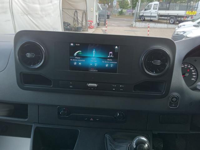 2021 Mercedes-Benz Sprinter 3.5T Progressive LUTON (KN71VPP) Image 26