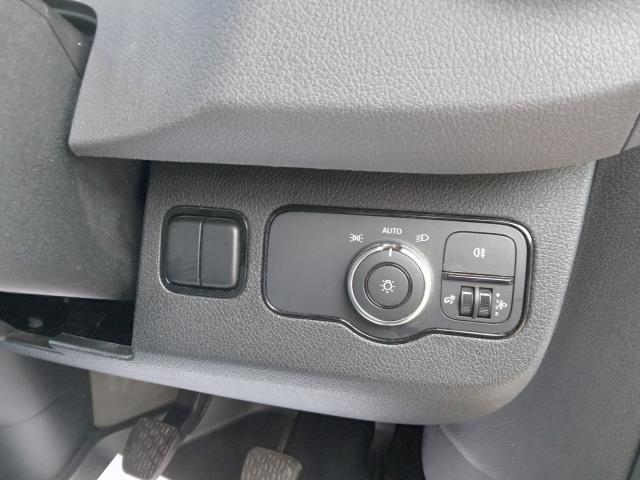 2021 Mercedes-Benz Sprinter 3.5T Progressive LUTON (KN71VPP) Image 24