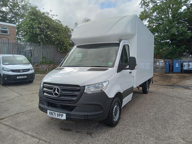 2021 Mercedes-Benz Sprinter 3.5T Progressive LUTON (KN71VPP) Image 4