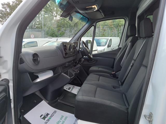 2021 Mercedes-Benz Sprinter 3.5T Progressive LUTON (KN71VPP) Image 14