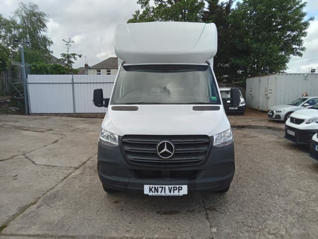 2021 Mercedes-Benz Sprinter 3.5T Progressive LUTON (KN71VPP) Image 3