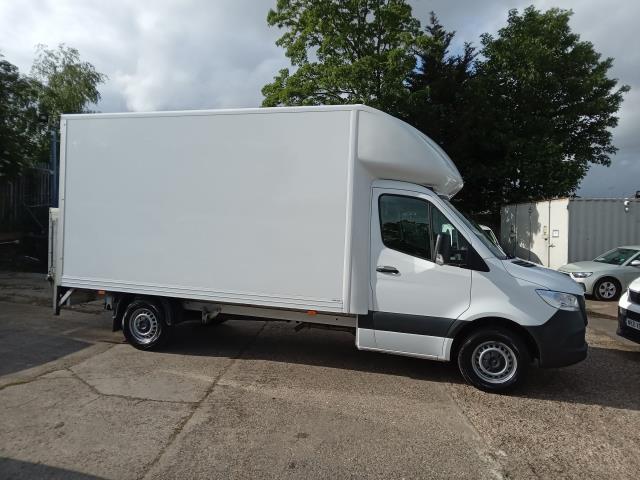 2021 Mercedes-Benz Sprinter 3.5T Progressive LUTON (KN71VPP) Image 8