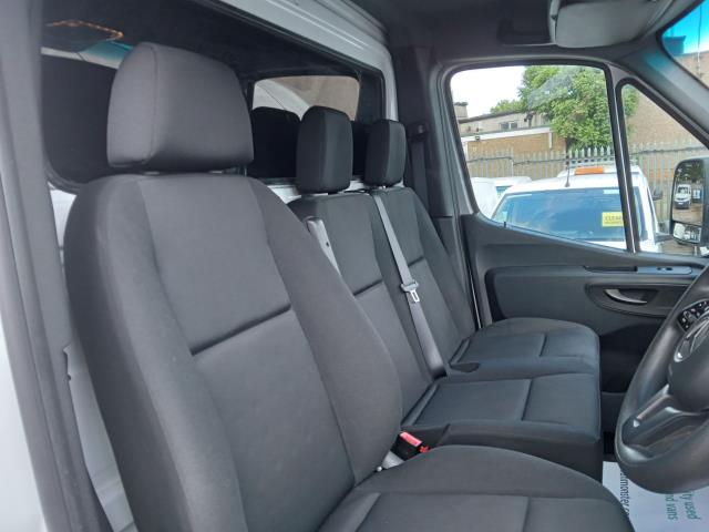 2021 Mercedes-Benz Sprinter 3.5T Progressive LUTON (KN71VPP) Image 20
