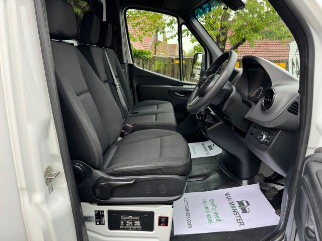 2022 Mercedes-Benz Sprinter 3.5T 315 CDI HD Emissions Progressive Luton Tail Lift (KN72UOT) Image 15