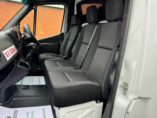 2022 Mercedes-Benz Sprinter 3.5T 315 CDI HD Emissions Progressive Luton Tail Lift (KN72UOT) Image 38