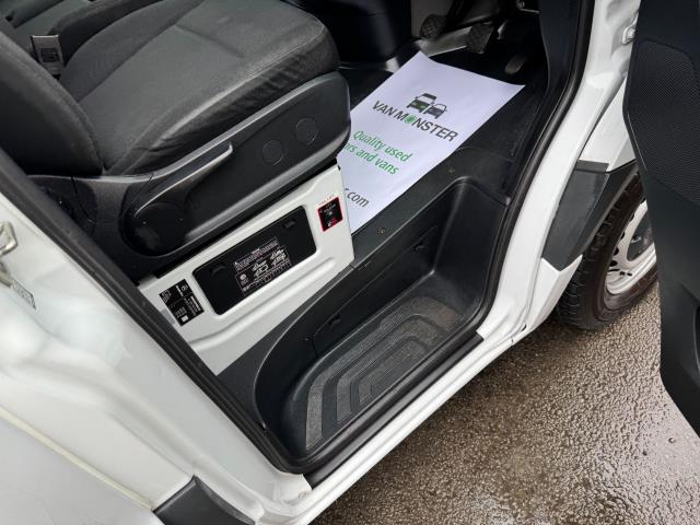 2022 Mercedes-Benz Sprinter 3.5T 315 CDI HD Emissions Progressive Luton Tail Lift (KN72UOT) Image 17