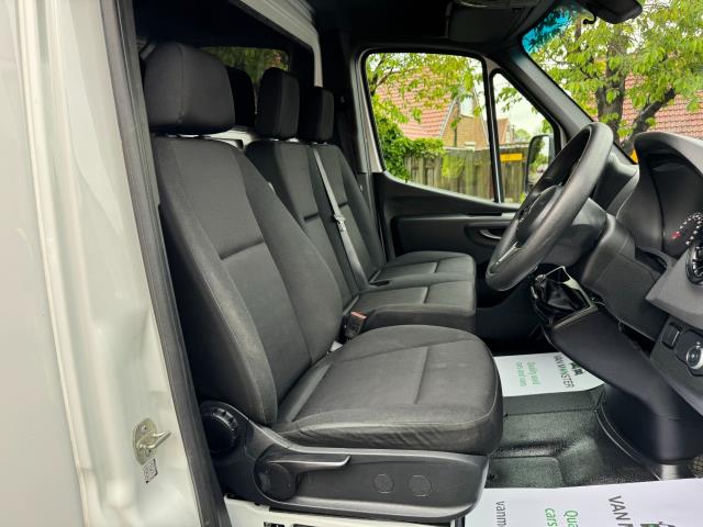 2022 Mercedes-Benz Sprinter 3.5T 315 CDI HD Emissions Progressive Luton Tail Lift (KN72UOT) Image 16