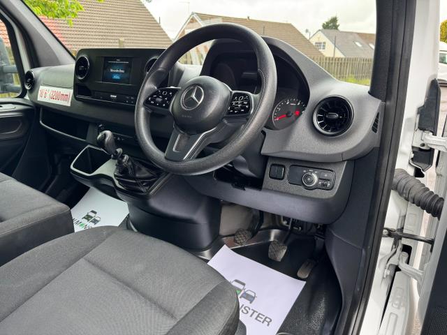 2022 Mercedes-Benz Sprinter 3.5T 315 CDI HD Emissions Progressive Luton Tail Lift (KN72UOT) Image 14