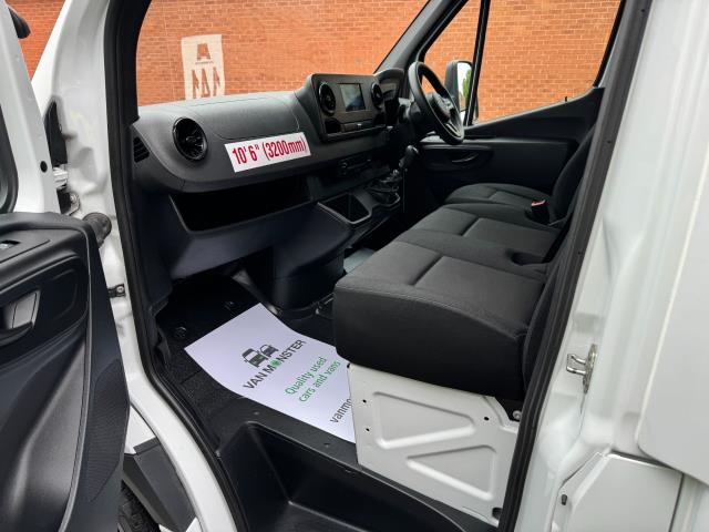 2022 Mercedes-Benz Sprinter 3.5T 315 CDI HD Emissions Progressive Luton Tail Lift (KN72UOT) Image 35