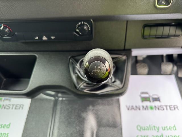 2022 Mercedes-Benz Sprinter 3.5T 315 CDI HD Emissions Progressive Luton Tail Lift (KN72UOT) Image 33