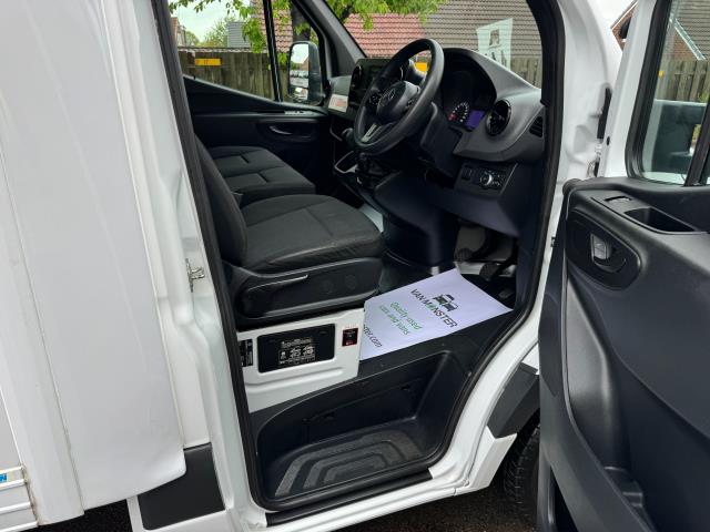 2022 Mercedes-Benz Sprinter 3.5T 315 CDI HD Emissions Progressive Luton Tail Lift (KN72UOT) Image 13