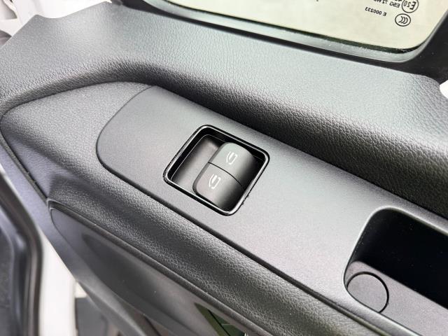 2022 Mercedes-Benz Sprinter 3.5T 315 CDI HD Emissions Progressive Luton Tail Lift (KN72UOT) Image 19