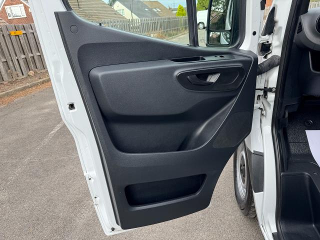 2021 Mercedes-Benz Sprinter 315 L2 H2 RWD Progressive Van  EURO 6 (KO21DXA) Image 37