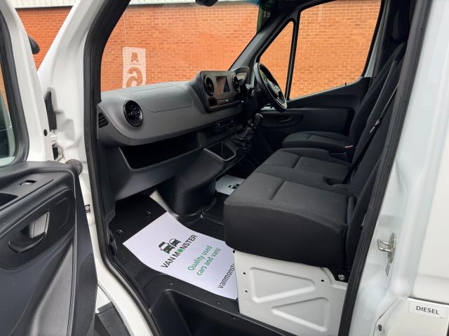 2021 Mercedes-Benz Sprinter 315 L2 H2 RWD Progressive Van  EURO 6 (KO21DXA) Image 32