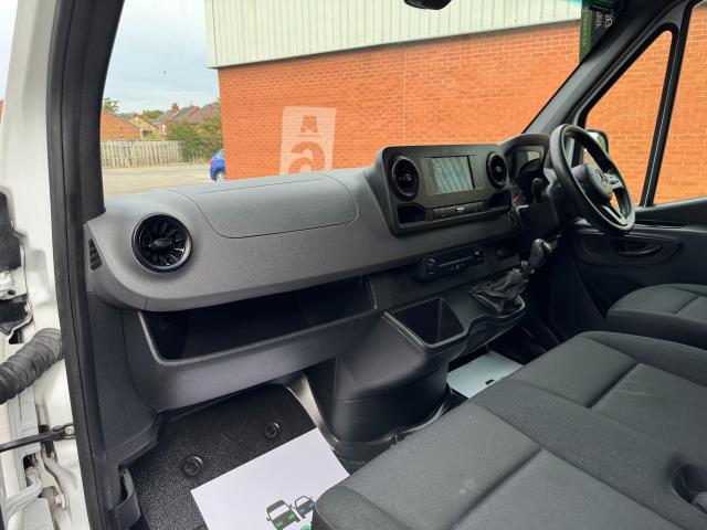 2021 Mercedes-Benz Sprinter 315 L2 H2 RWD Progressive Van  EURO 6 (KO21DXA) Image 33