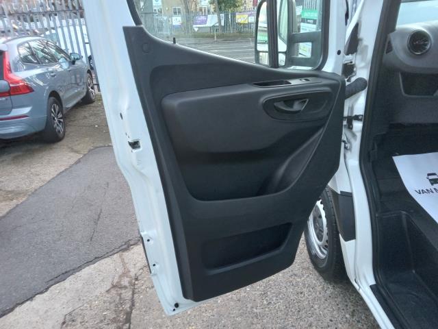 2021 Mercedes-Benz Sprinter 3.5T Progressive LUTON Tail Lift  (KO21NHX) Image 19