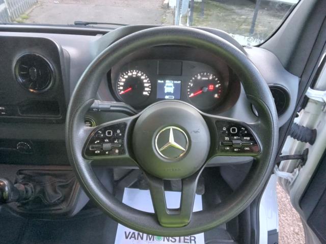2021 Mercedes-Benz Sprinter 3.5T Progressive LUTON Tail Lift  (KO21NHX) Image 25