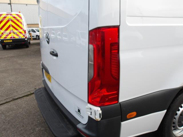 2021 Mercedes-Benz Sprinter 3.5T 315 L2 H2 Progressive Van RWD (KP21FJJ) Image 9