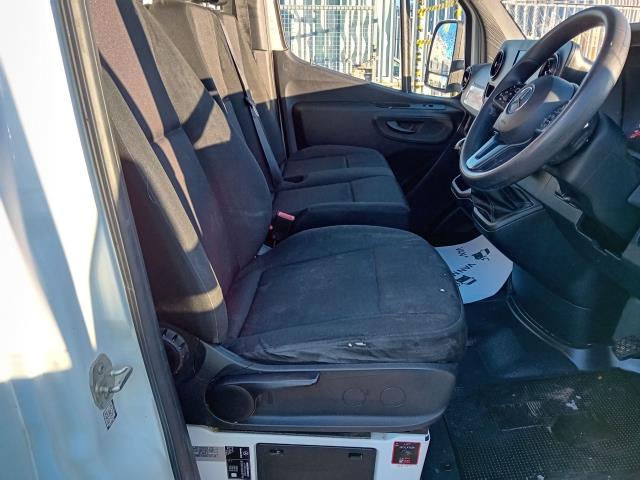 2022 Mercedes-Benz Sprinter 315CDI 13FT LUTON 150PS PROGRESSIVE  EURO 6 TAIL LIFT (KP22OWK) Image 9