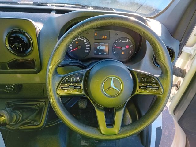 2022 Mercedes-Benz Sprinter 315CDI 13FT LUTON 150PS PROGRESSIVE  EURO 6 TAIL LIFT (KP22OWK) Image 14