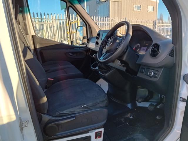 2022 Mercedes-Benz Sprinter 315CDI 13FT LUTON 150PS PROGRESSIVE  EURO 6 TAIL LIFT (KP22OWK) Image 17