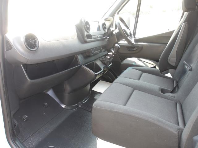 2022 Mercedes-Benz Sprinter 315 CDi L3 Progressive Luton With Tail Lift  (KP22WVG) Image 18