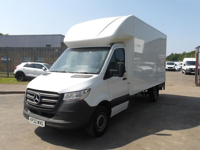 2022 Mercedes-Benz Sprinter 315 CDi L3 Progressive Luton With Tail Lift  (KP22WVG) Image 4