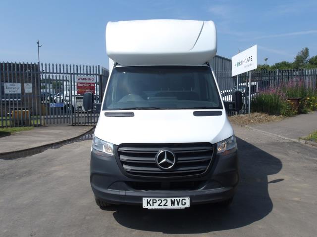 2022 Mercedes-Benz Sprinter 315 CDi L3 Progressive Luton With Tail Lift  (KP22WVG) Image 2