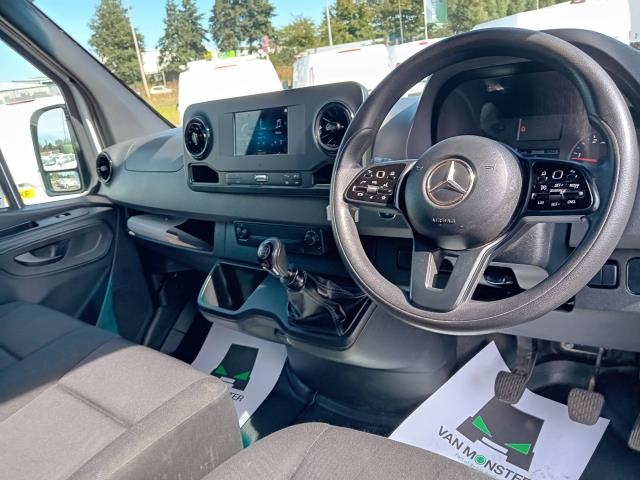 2019 Mercedes-Benz Sprinter 3.5T H2 Van (KP69YRK) Image 17