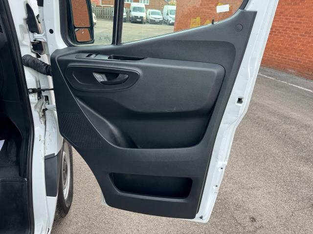 2020 Mercedes-Benz Sprinter 3.5T L2 315 H2 Progressive Van RWD (KR70XHO) Image 18