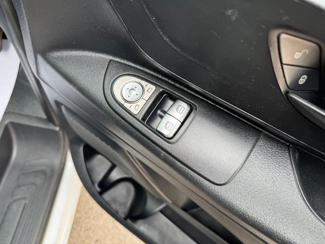 2021 Mercedes-Benz Vito L3 116Cdi Progressive Van 9G-Tronic (KR71HYU) Image 19