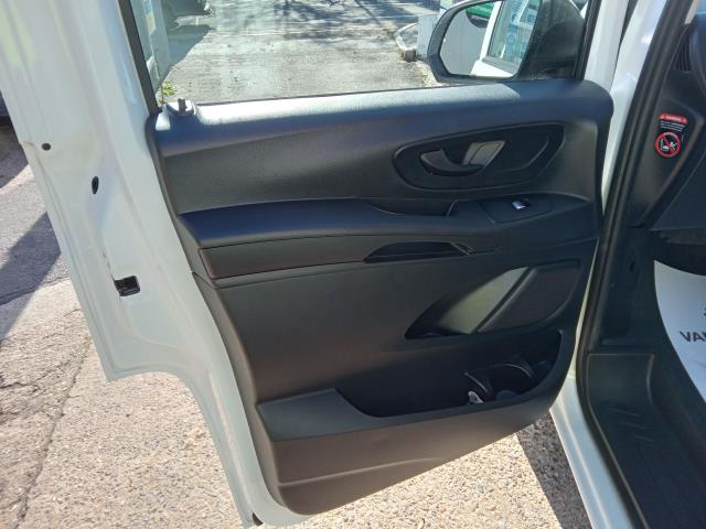 2021 Mercedes-Benz Vito 116Cdi Progressive Van 9G-Tronic (KR71UTJ) Image 19