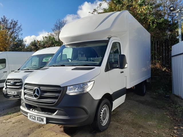 2021 Mercedes-Benz Sprinter 3.5T Progressive Luton (KS21XDN) Image 4