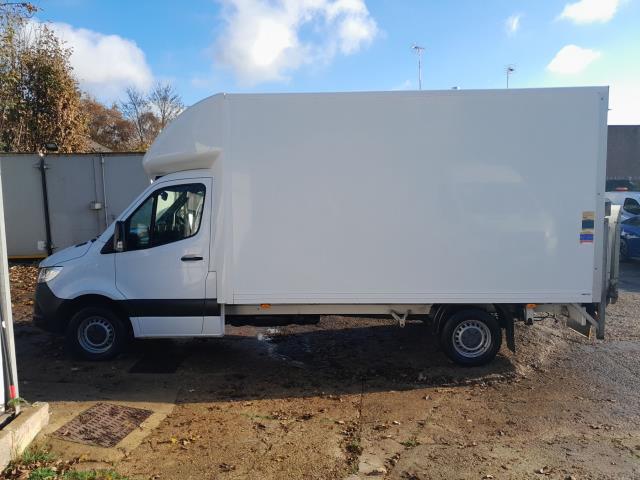 2021 Mercedes-Benz Sprinter 3.5T Progressive Luton (KS21XDN) Image 9