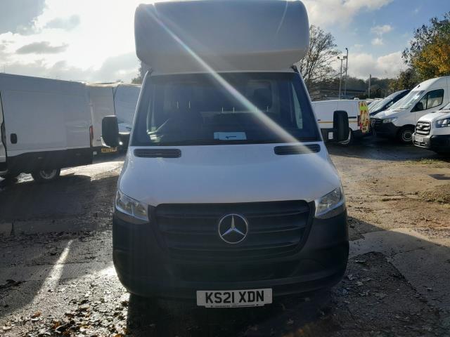 2021 Mercedes-Benz Sprinter 3.5T Progressive Luton (KS21XDN) Image 3