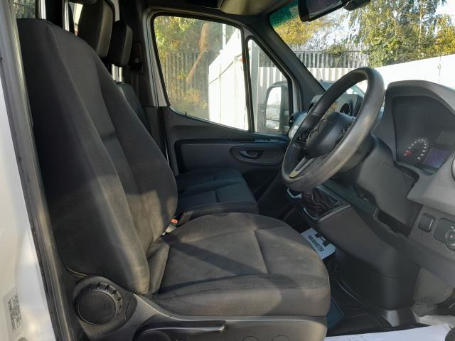 2021 Mercedes-Benz Sprinter 3.5T Progressive Luton (KS21XDN) Image 21