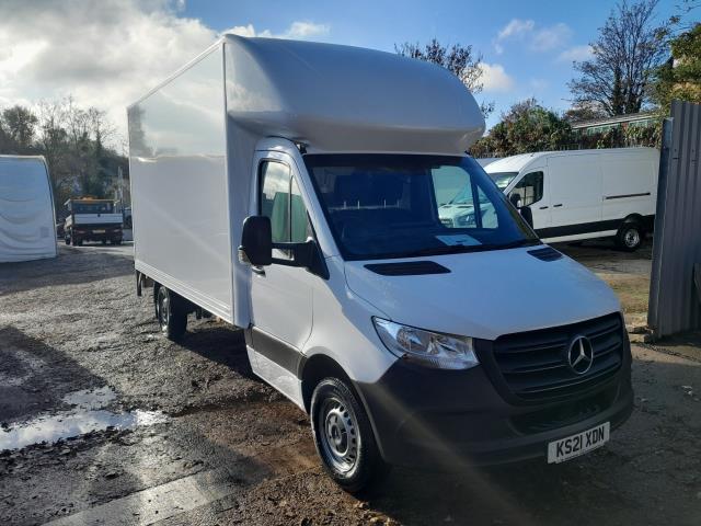 2021 Mercedes-Benz Sprinter 3.5T Progressive Luton (KS21XDN) Image 2