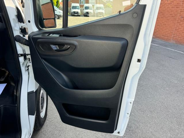 2020 Mercedes-Benz Sprinter 3.5T L2 H2 Progressive Van RWD 315 CDI (KS70KBN) Image 18