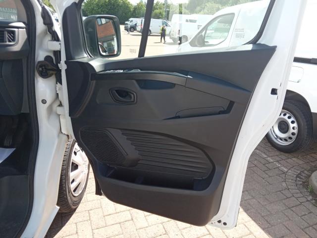2022 Mercedes-Benz Sprinter 3.5T Progressive Dropside (KS71EWC) Image 17