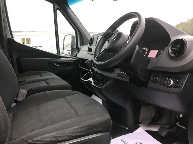 2022 Mercedes-Benz Sprinter 3.5T Progressive Dropside with Tail lift (KS71FSL) Image 20